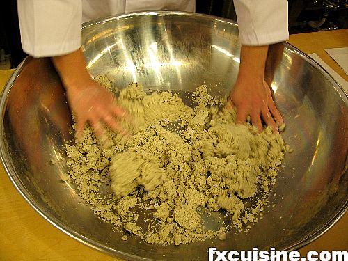 Making soba noodles