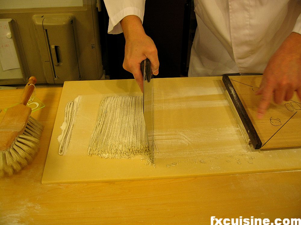 Making soba noodles