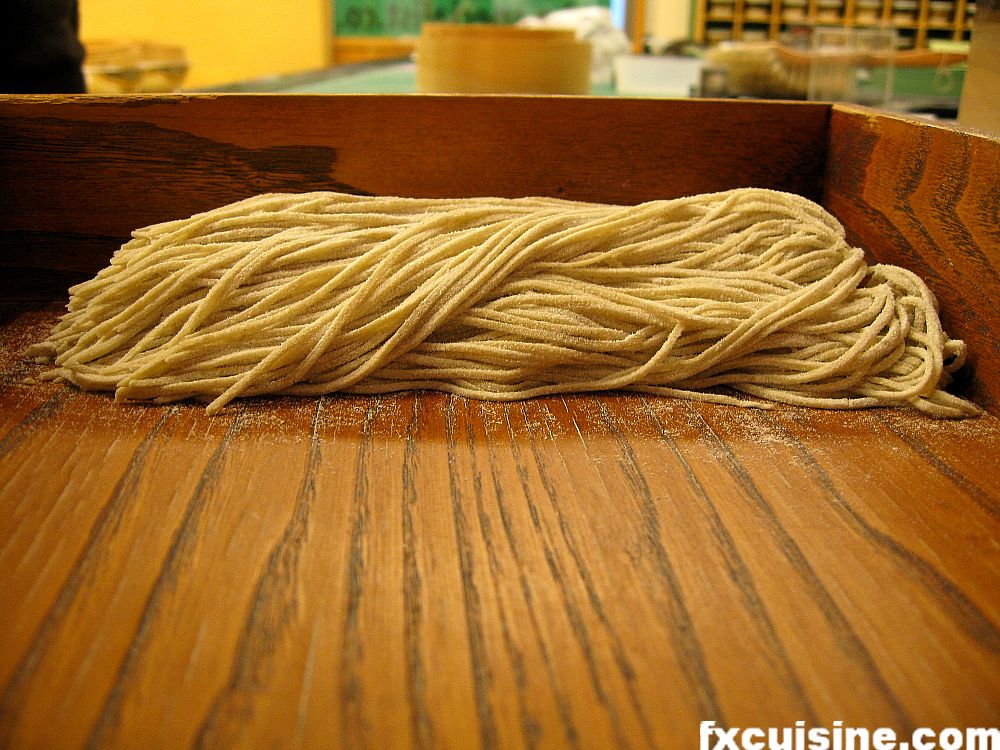 Making soba noodles