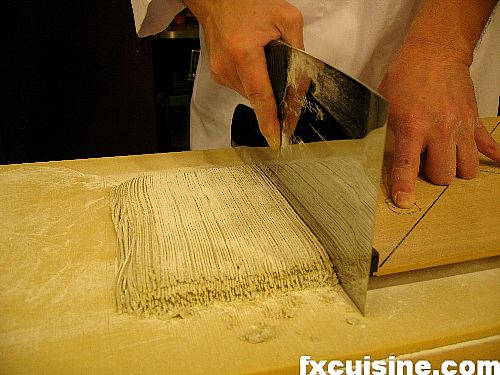 Making soba noodles