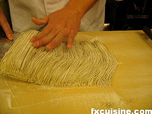 Making soba noodles